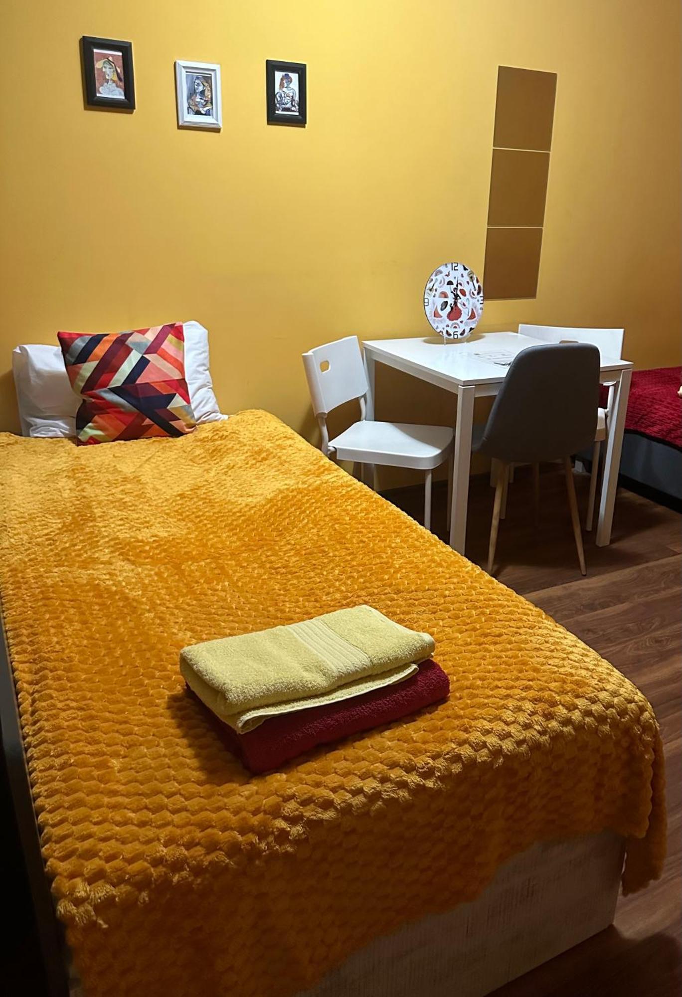 Travel House Wroclaw Hotel Ngoại thất bức ảnh