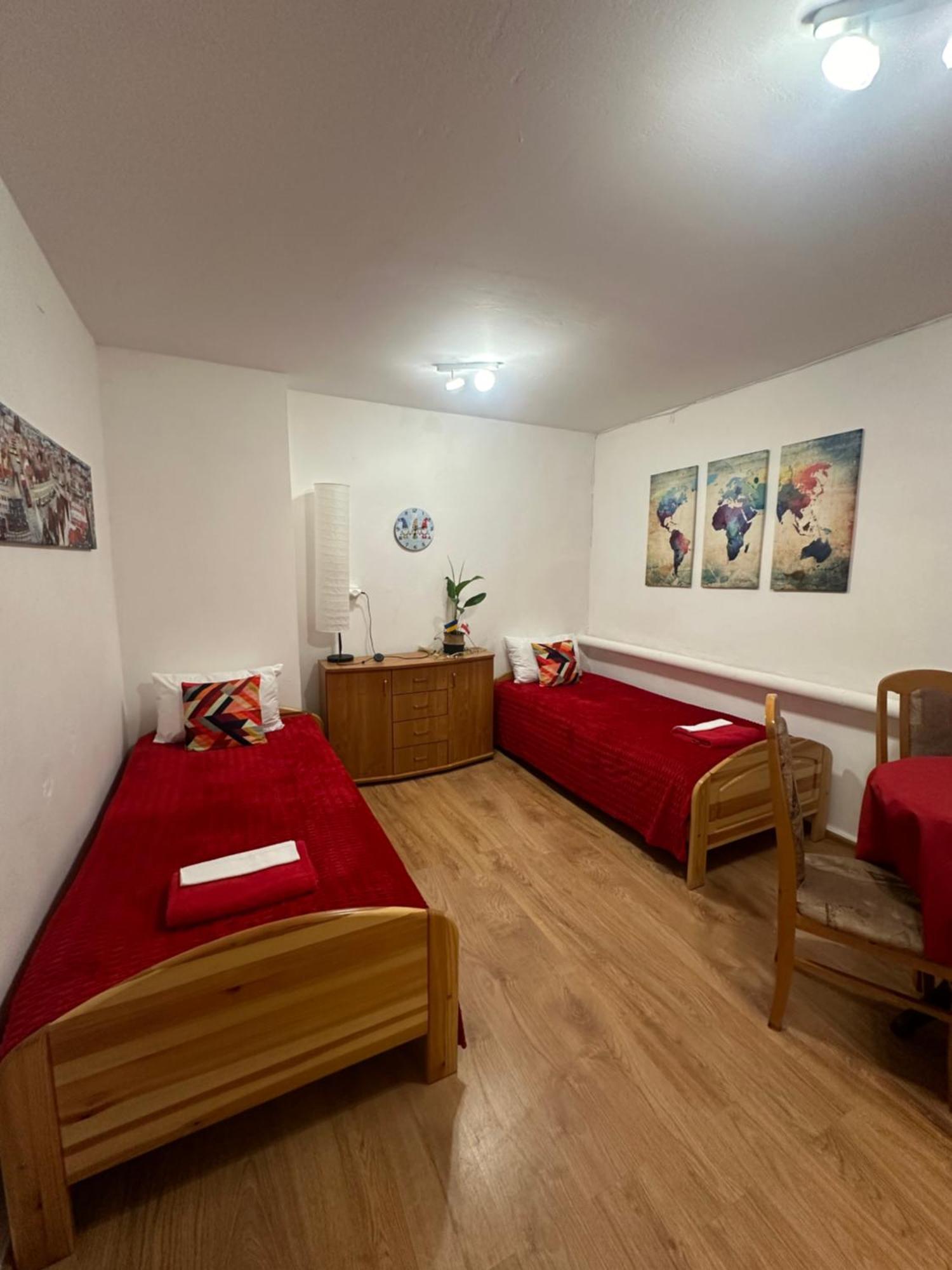 Travel House Wroclaw Hotel Ngoại thất bức ảnh