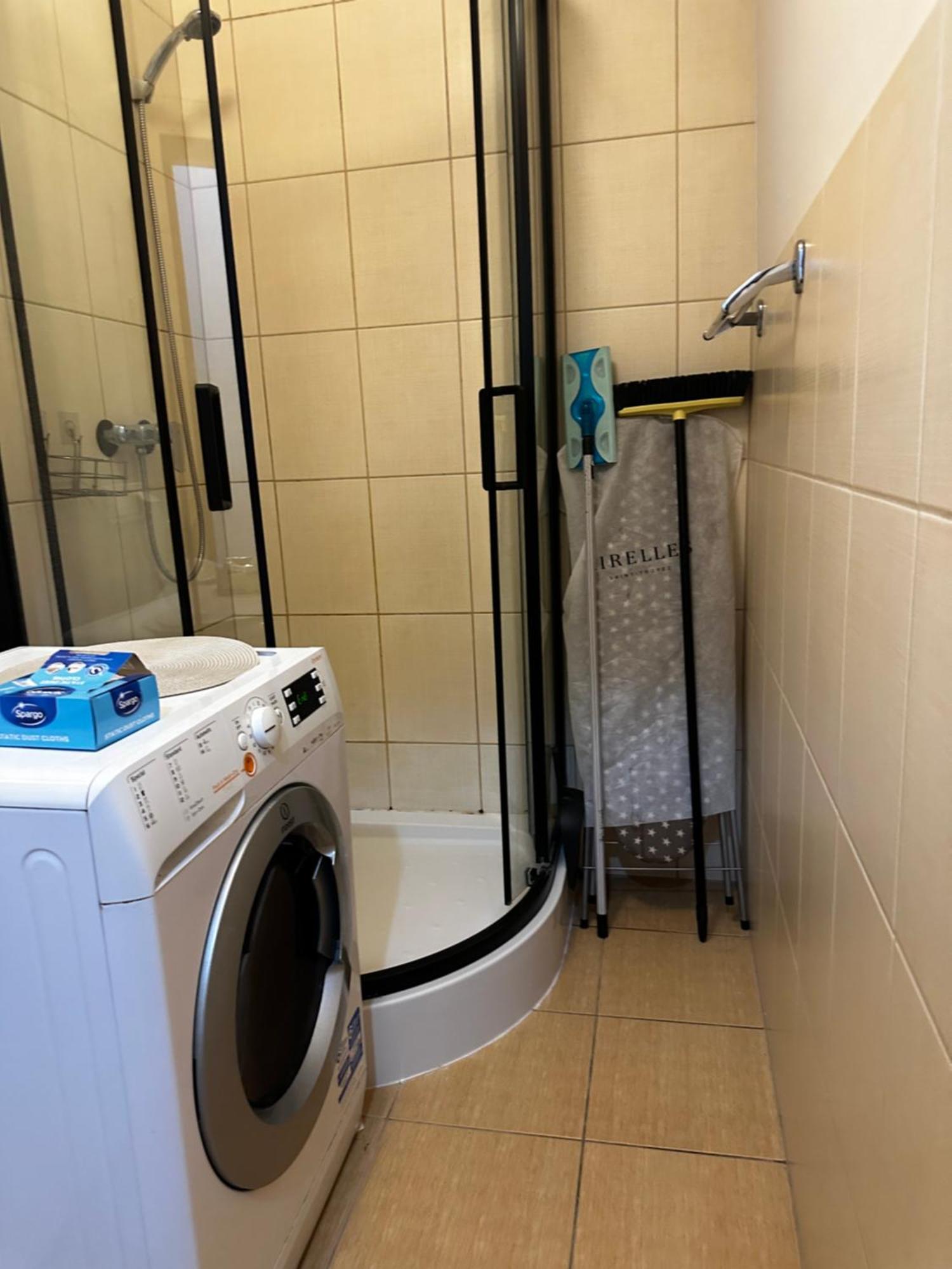 Travel House Wroclaw Hotel Ngoại thất bức ảnh