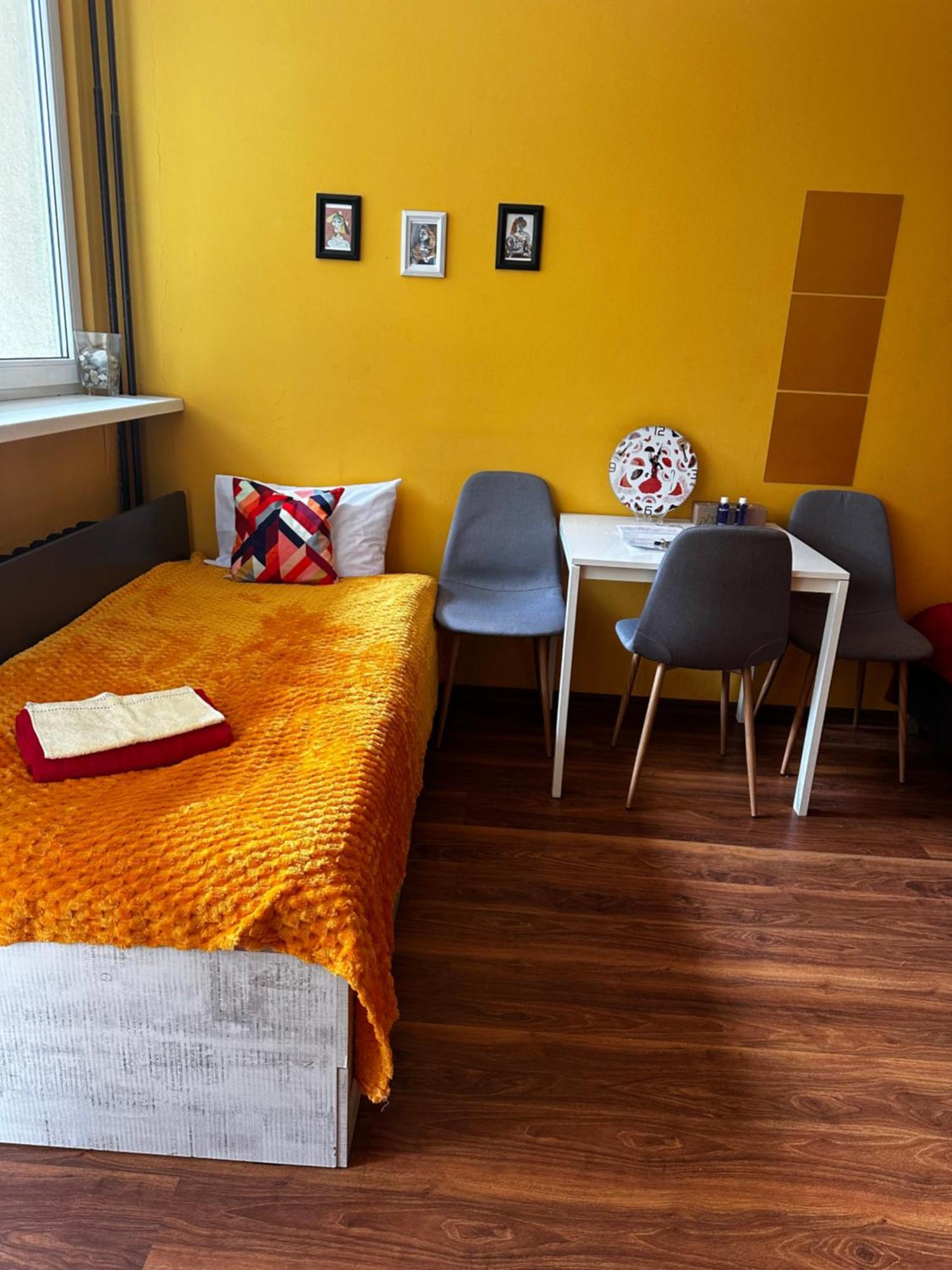 Travel House Wroclaw Hotel Ngoại thất bức ảnh