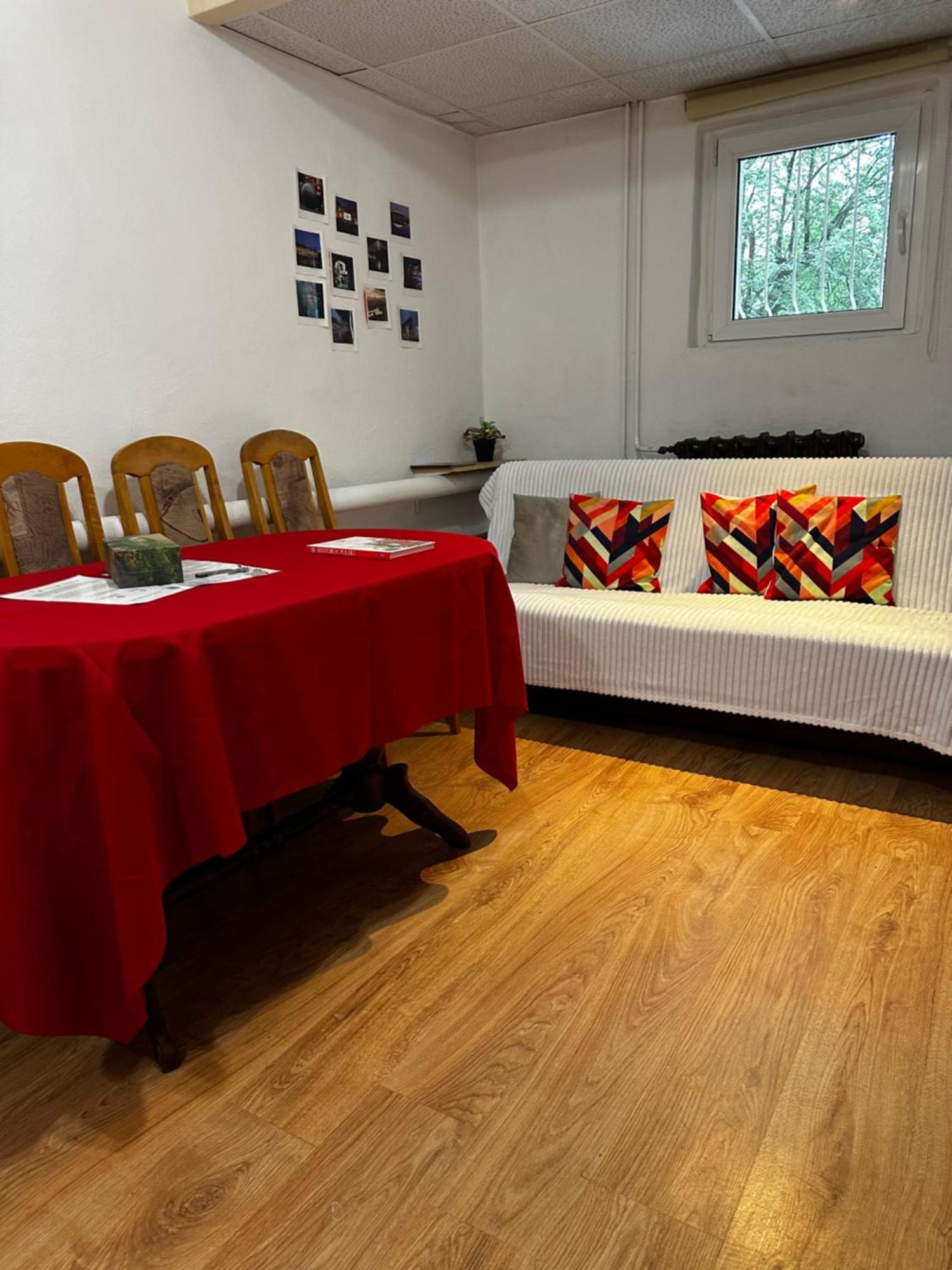 Travel House Wroclaw Hotel Ngoại thất bức ảnh
